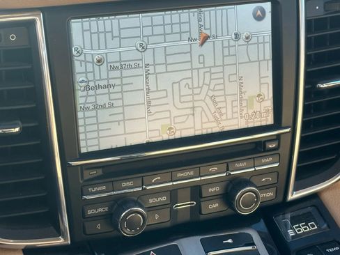 Used 2010 Porsche Panamera S image 37