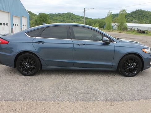 Used 2019 Ford Fusion SE w/ Equipment Group 151A FWD image 4