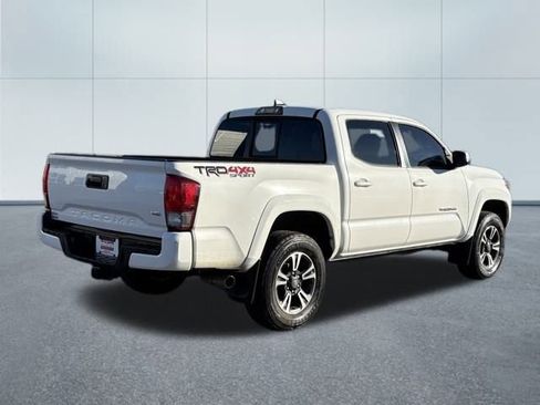 Used 2016 Toyota Tacoma TRD Sport w/ Towing Package image 3