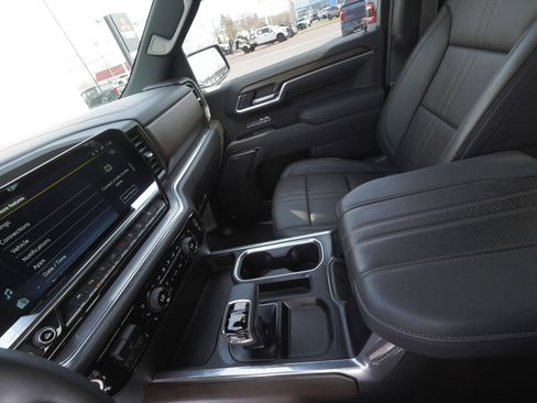 Used 2025 Chevrolet Silverado 1500 High Country w/ Z71 Off-Road Package AWD/4WD image 30