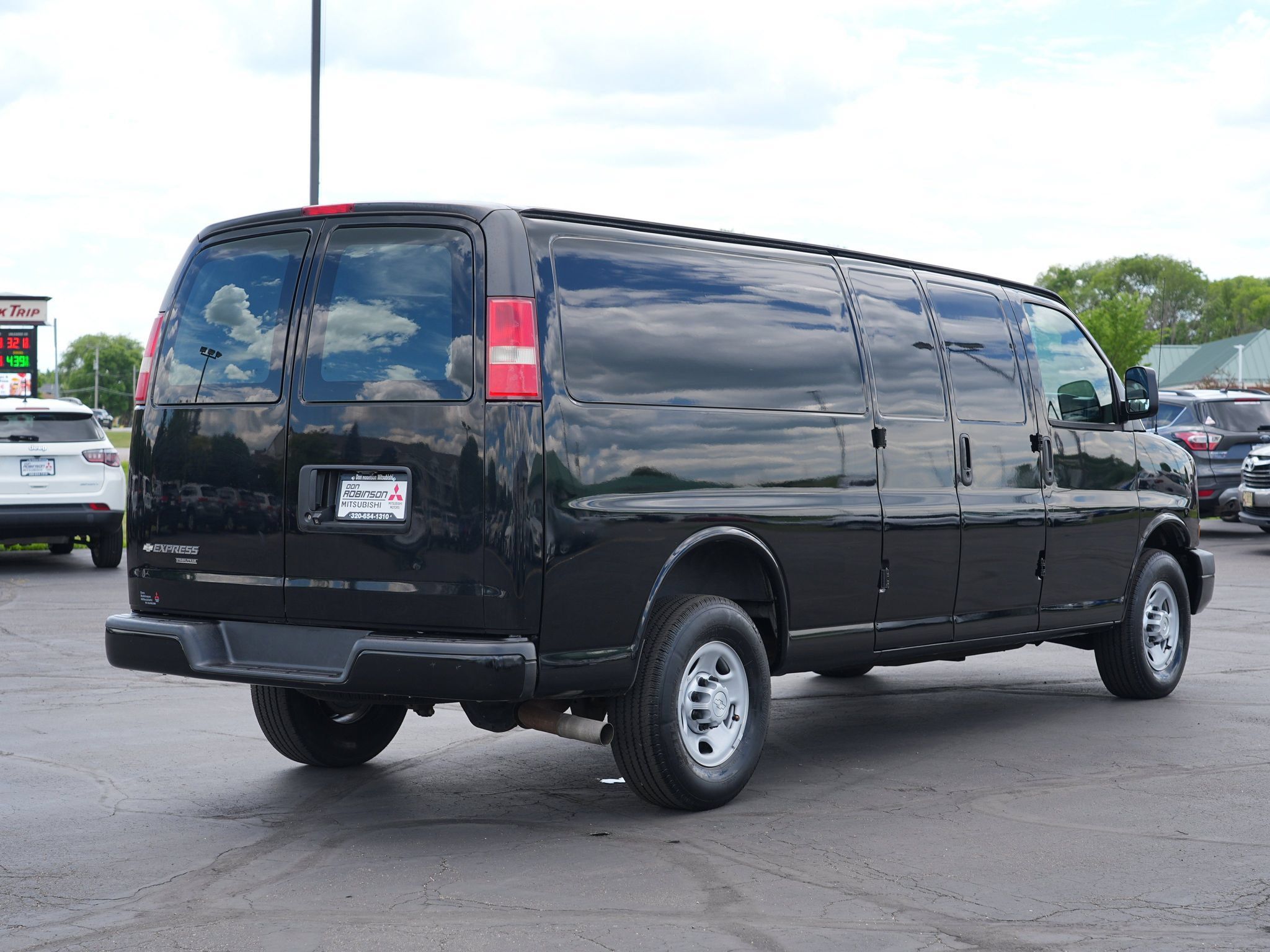 Used 2016 Chevrolet Express 3500 Extended RWD image 3