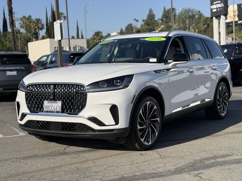 Used 2026 Lincoln Aviator Reserve AWD/4WD image 3