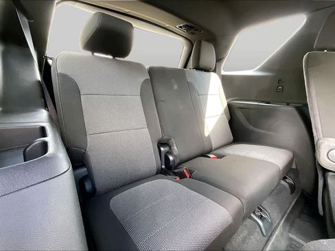Used 2023 Chevrolet Traverse LT FWD image 27