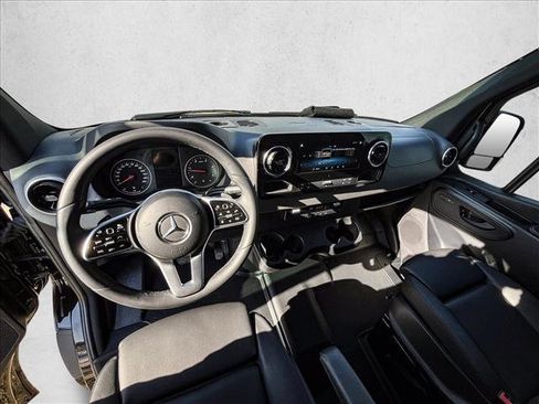 Used 2024 Mercedes-Benz Sprinter 2500 image 18