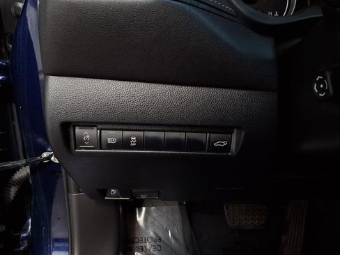 Certified 2021 Toyota Venza LE w/ Carpet Mat Package (TMS) image 13