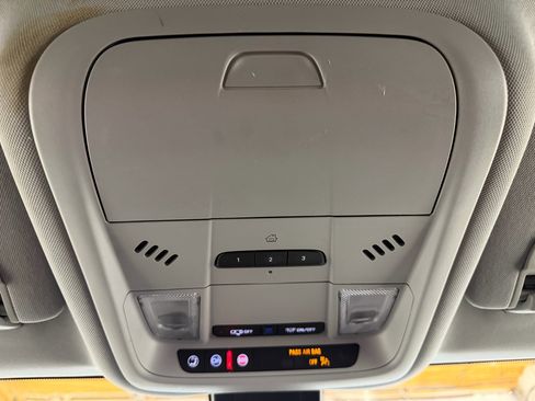 Used 2024 GMC Terrain SLT image 19