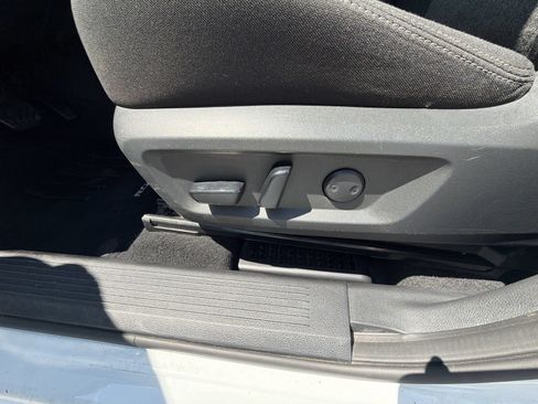 Used 2024 Nissan Rogue SV AWD/4WD image 16