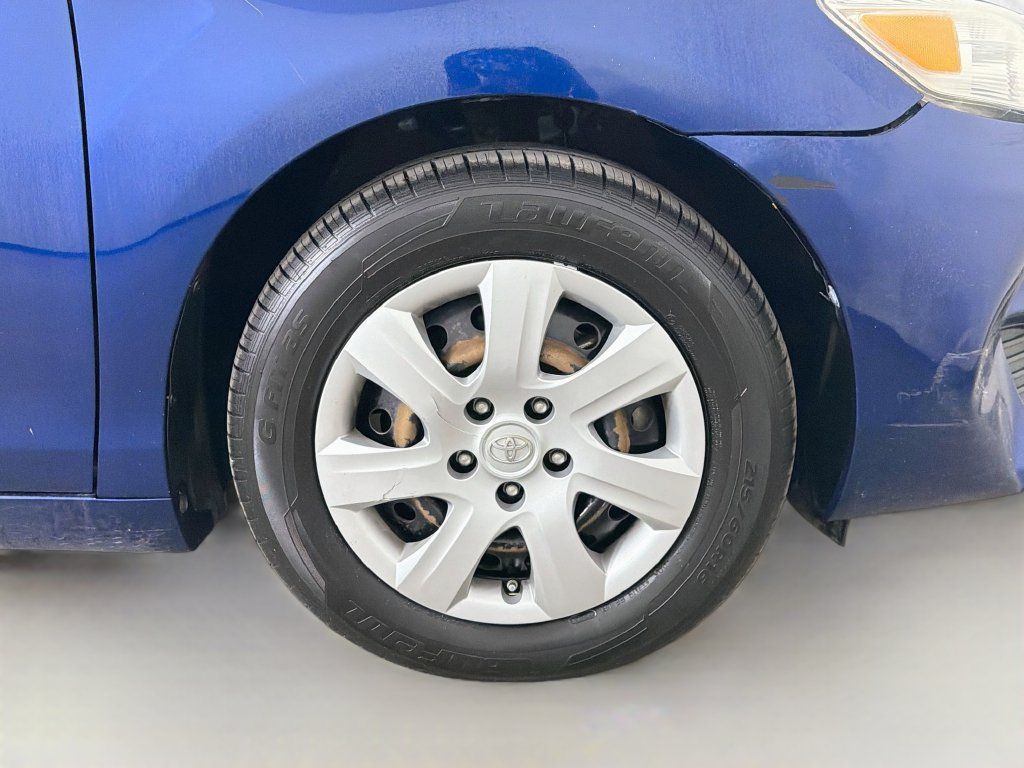 Used 2010 Toyota Camry LE FWD image 26
