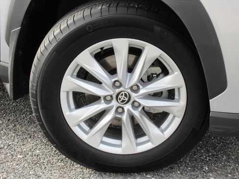 Used 2024 Toyota Corolla Cross LE image 7