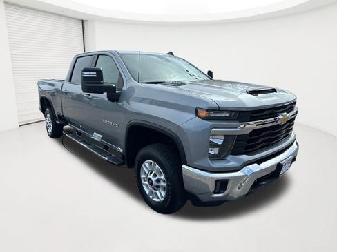 Used 2025 Chevrolet Silverado 2500 LT w/ Convenience Package AWD/4WD image 3