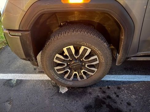 Certified 2024 GMC Sierra 2500 Denali Ultimate image 9