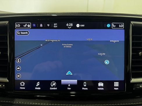 Used 2024 Chrysler Pacifica Limited FWD image 29
