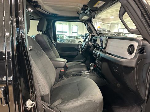 Used 2025 Jeep Gladiator Sport AWD/4WD image 36
