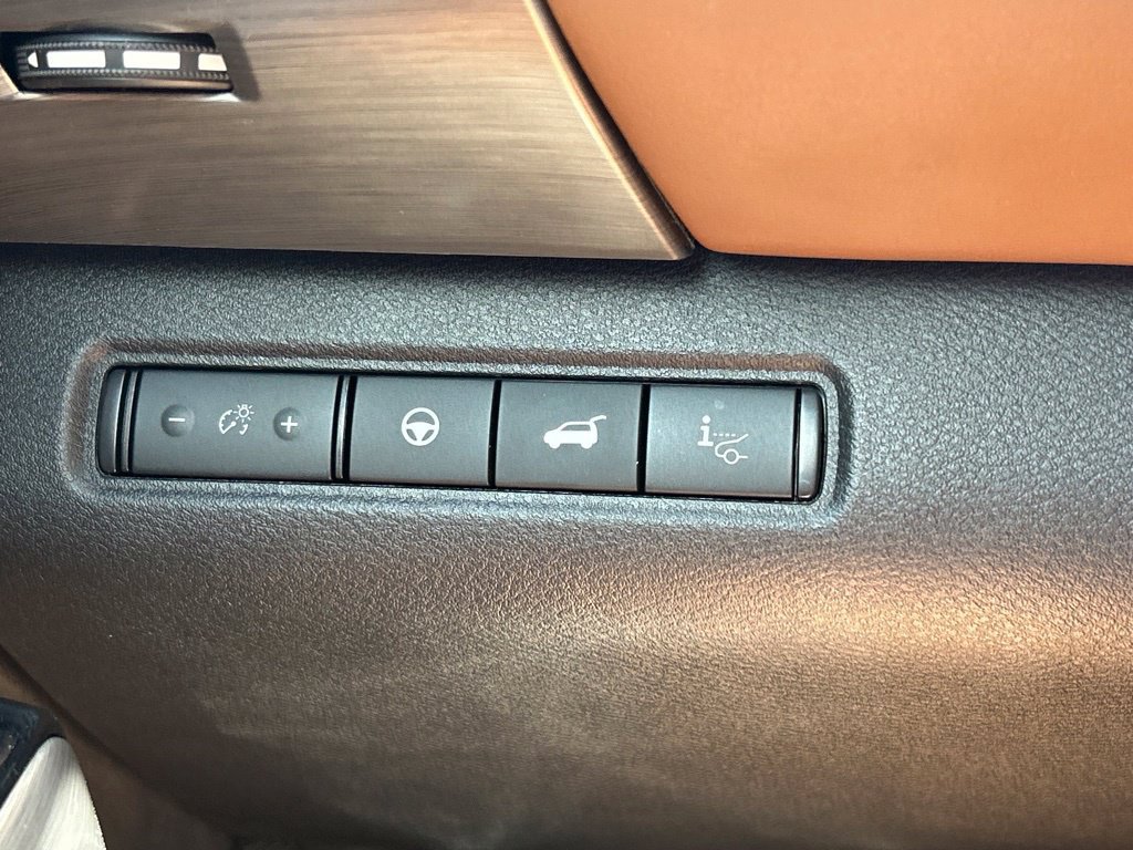 Certified 2025 Nissan Pathfinder Platinum w/ Cargo Package FWD image 32