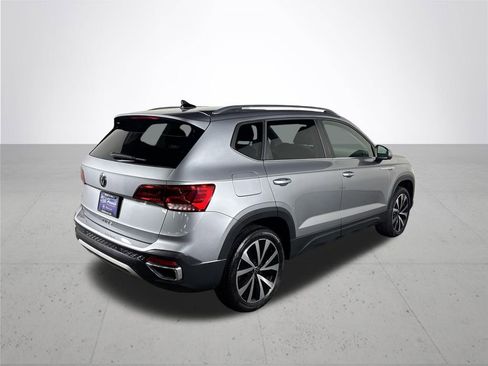 Used 2024 Volkswagen Taos SE image 6