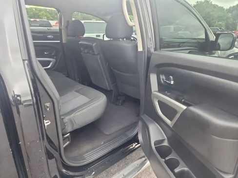 Used 2017 Nissan Titan SV image 9