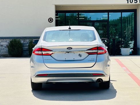 Used 2017 Ford Fusion SE FWD image 10
