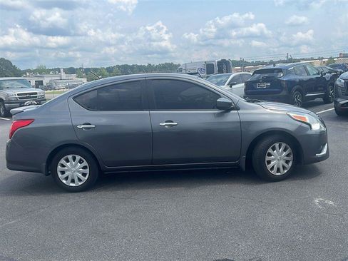 Used 2016 Nissan Versa FWD image 2