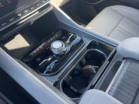 Used 2023 Jeep Wagoneer L Series III w/ Premium Group I image 24