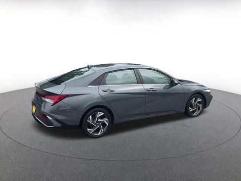 Used 2025 Hyundai Elantra SEL FWD image 15