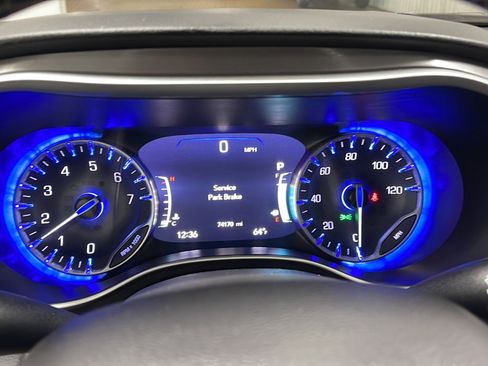 Used 2024 Chrysler Pacifica Touring-L FWD image 5