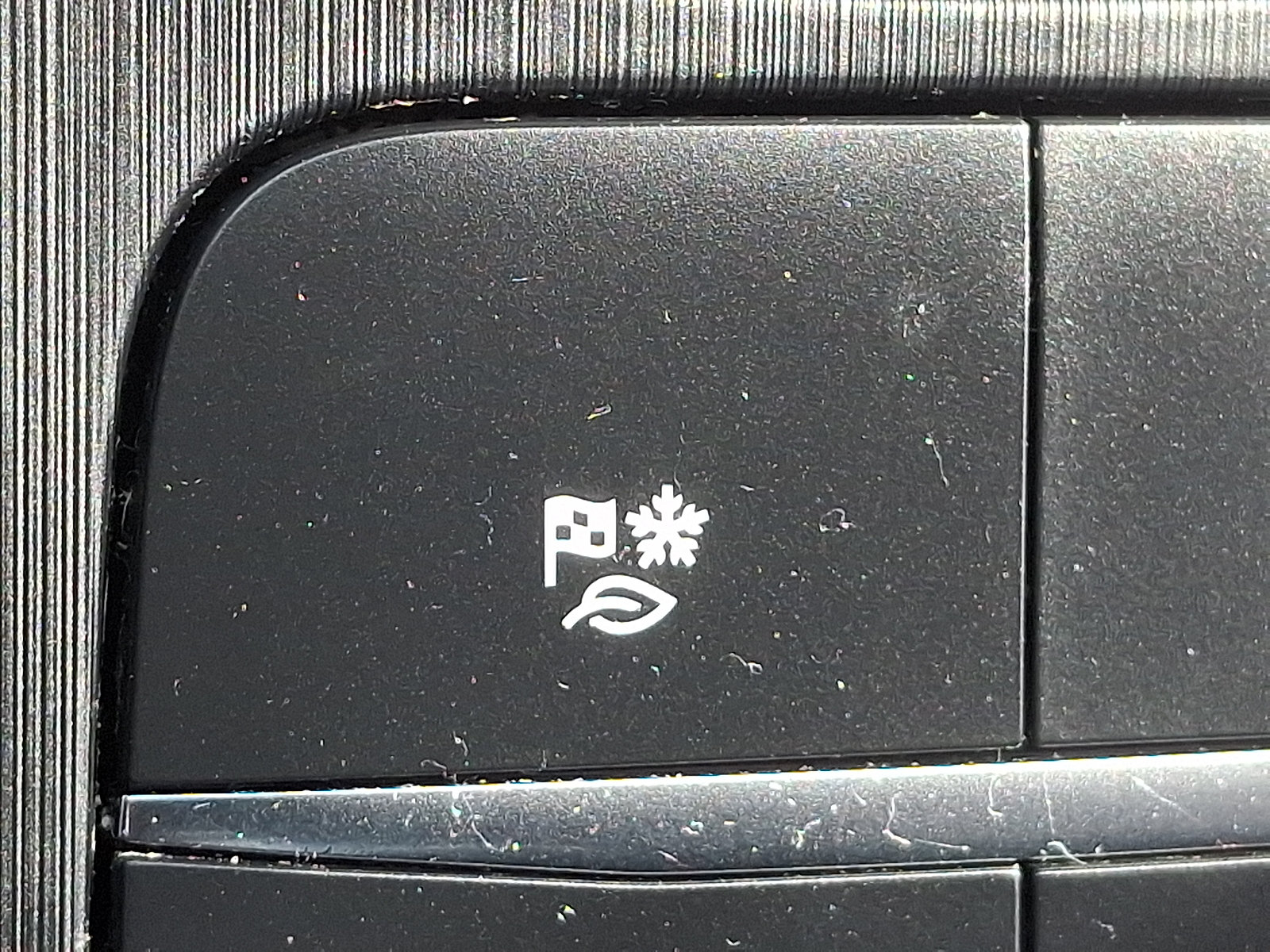 Used 2020 Ford Escape Titanium AWD/4WD image 24