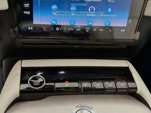 New 2026 Lincoln Navigator L Premier AWD/4WD image 17