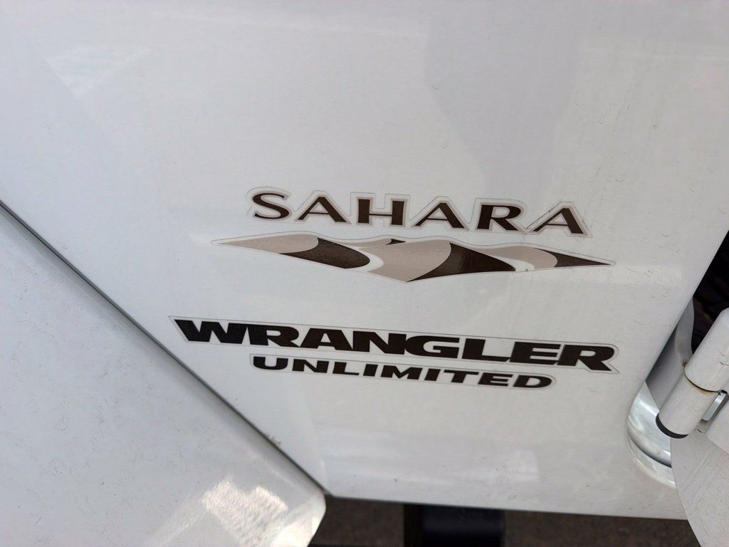 Used 2017 Jeep Wrangler Unlimited Sahara w/ Mopar Chrome Edition Group AWD/4WD image 10
