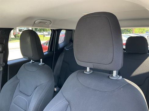Used 2018 Jeep Renegade Latitude w/ Cold Weather Group AWD/4WD image 22