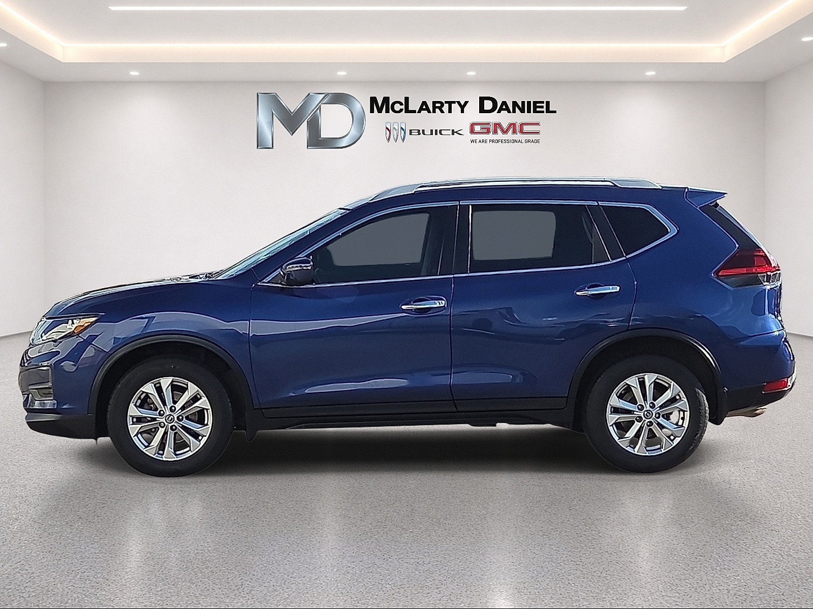 Used 2018 Nissan Rogue S w/ S Value Package FWD image 2