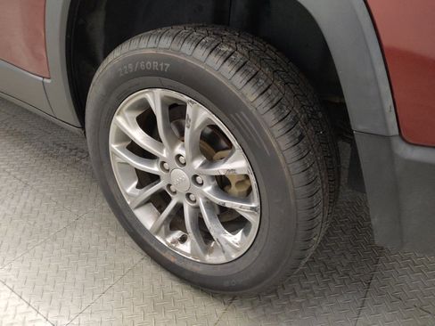 Used 2020 Jeep Cherokee Latitude Plus w/ Comfort/Convenience Group FWD image 31