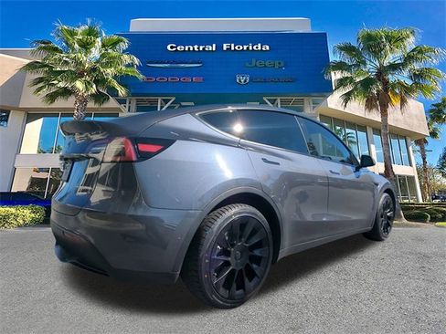 Used 2022 Tesla Model Y Long Range image 5