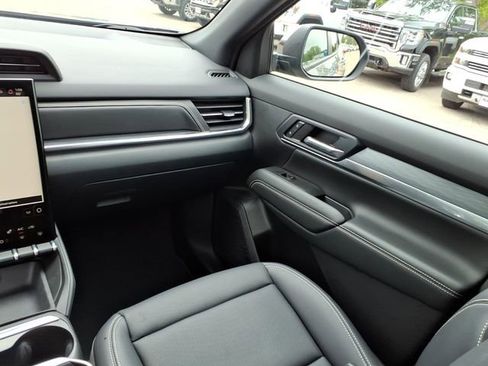 Used 2025 GMC Terrain Elevation w/ Elevation Premium Package AWD/4WD image 15