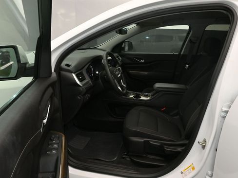 Used 2023 GMC Acadia SLE image 14