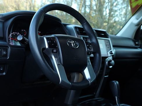 Used 2022 Toyota 4Runner SR5 image 6