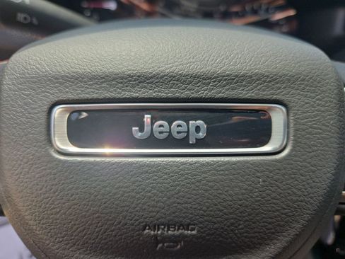 Used 2025 Jeep Compass Trailhawk AWD/4WD image 35