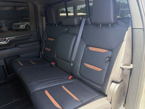 Used 2025 GMC Sierra 2500 AT4 w/ AT4 Premium Plus Package AWD/4WD image 17
