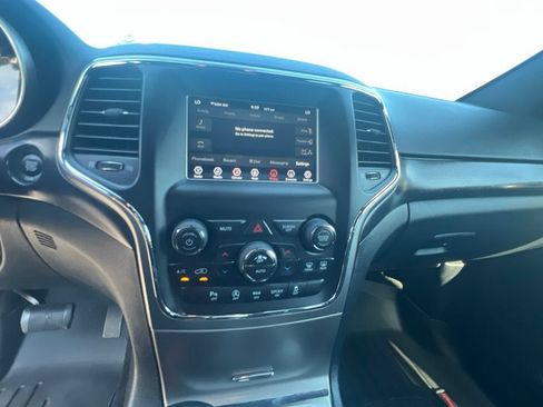 Used 2018 Jeep Grand Cherokee Laredo AWD/4WD image 22
