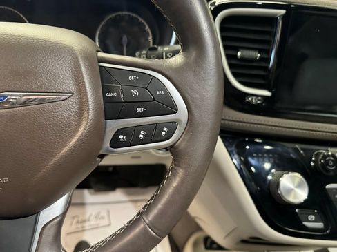 Used 2021 Chrysler Pacifica Touring-L w/ Uconnect Theater Family Group AWD/4WD image 12