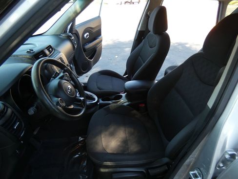 Used 2018 Kia Soul image 48