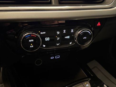 Used 2025 Chevrolet Trax LT w/ LT Convenience Package image 15