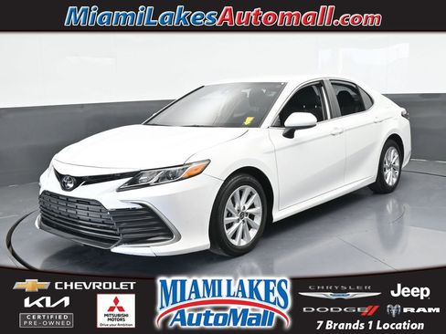 Used 2024 Toyota Camry LE image 1