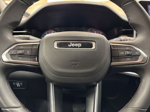 Used 2025 Jeep Compass Latitude AWD/4WD image 28