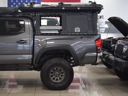 Used 2017 Toyota Tacoma TRD Off-Road image 15