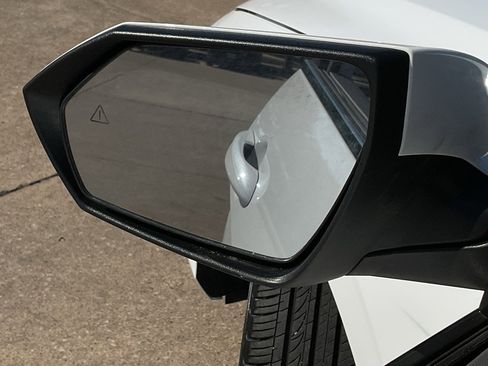 Used 2025 Hyundai Elantra SEL image 11