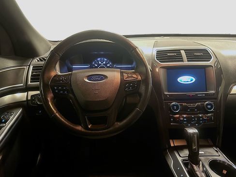 Used 2017 Ford Explorer XLT w/ Equipment Group 202A image 27