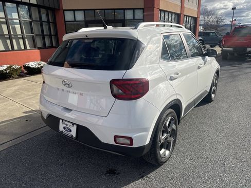 Used 2025 Hyundai Venue SEL image 7