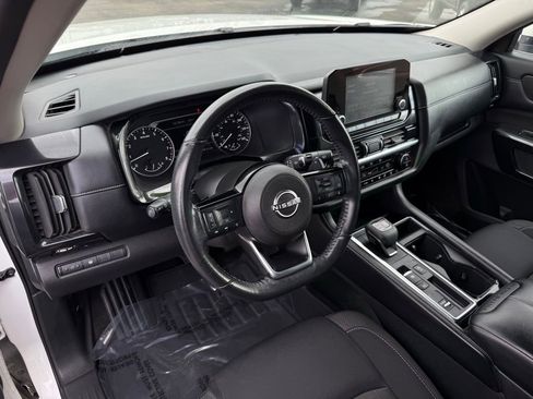 Certified 2023 Nissan Pathfinder SV image 18