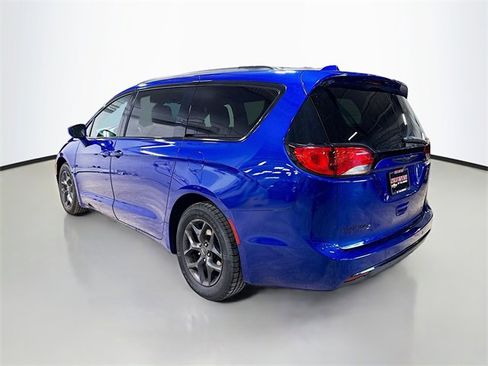 Used 2019 Chrysler Pacifica Touring-L Plus w/ S Appearance Package image 9