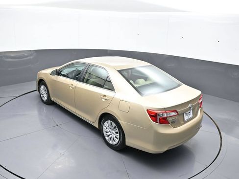 Used 2012 Toyota Camry LE FWD image 38